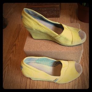 Toms Yellow Corduroy Peep-Toe Wedges Size 6